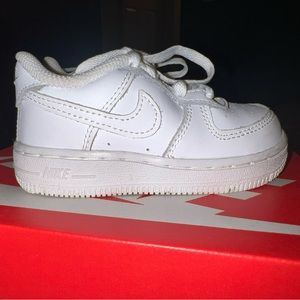 Toddler Nike Air Force 1 LE white. Great condition, worn a handful of times.
